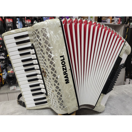 MANTOVANELLI 72 bas, 4-chórowy akordeon używany, w idealnym stanie, z gwarancją !