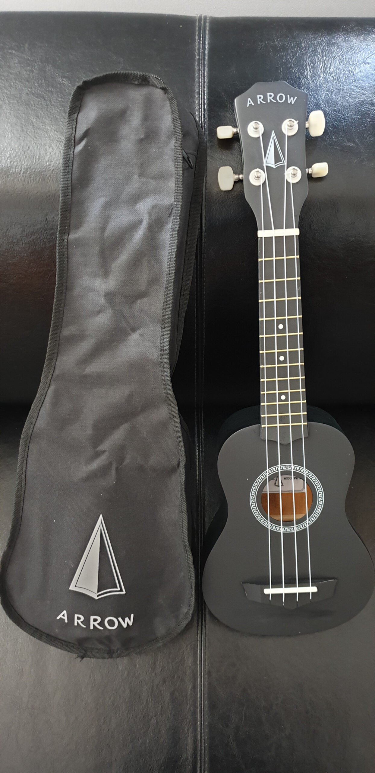 Arrow PB10 BK - ukulele sopranowe z pokrowcem