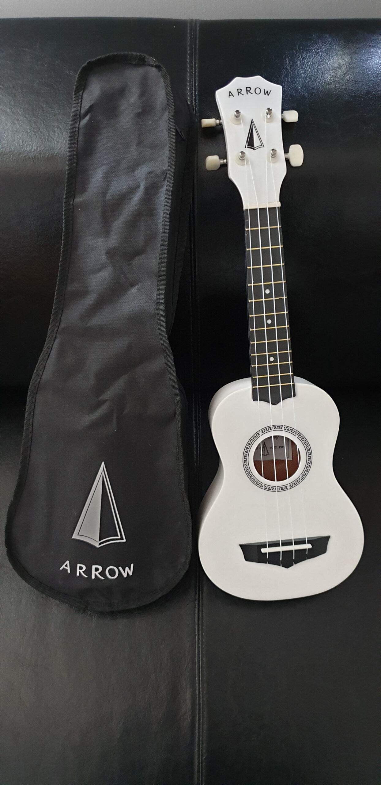 Arrow PB10 BK - ukulele sopranowe z pokrowcem