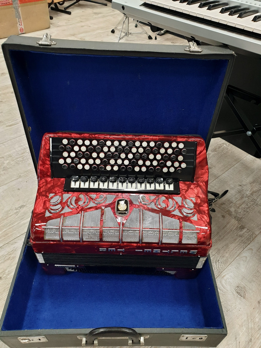 WELTMEISTER Grandina 120 bas - Gryf B, 49cm, czerwona, futerał soft