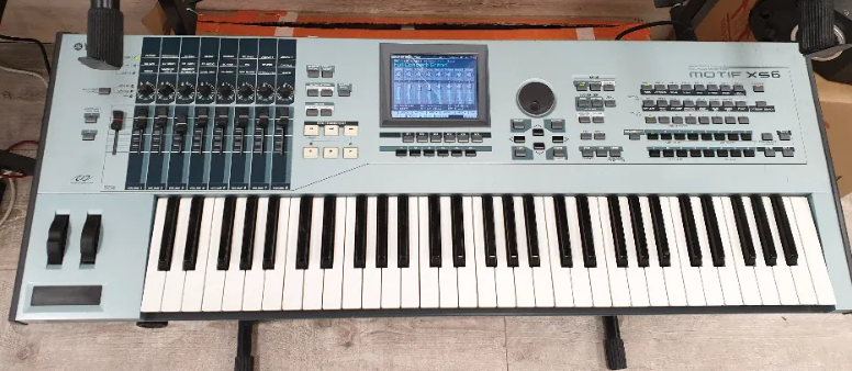 YAMAHA MOTIF XS7 - syntezator sampler + futerał