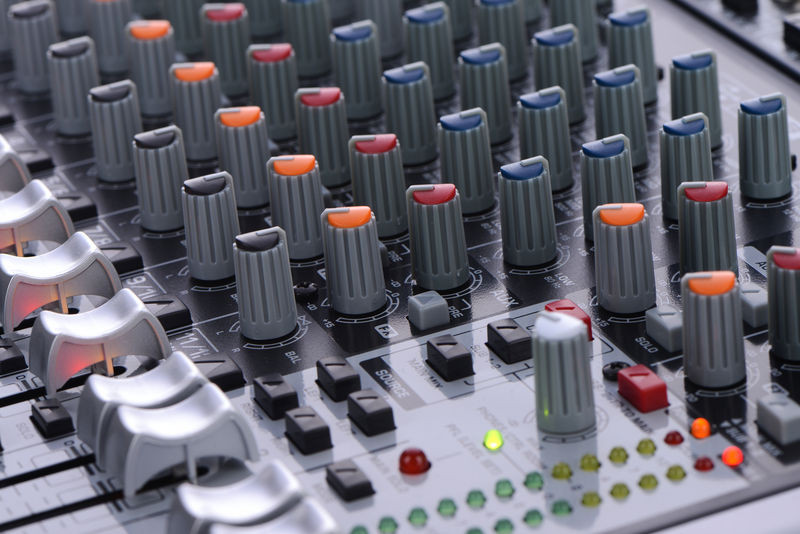 Behringer XENYX QX 1622 USB - mikser