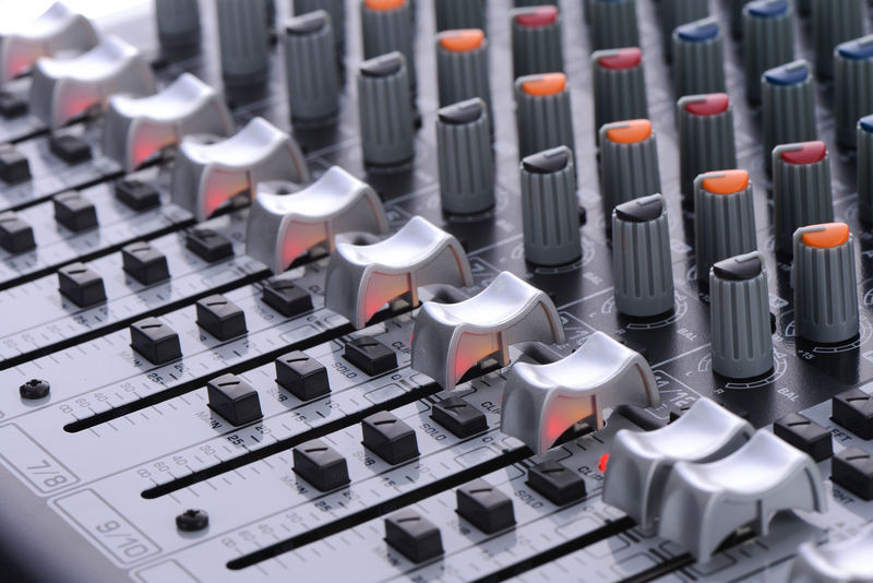 Behringer XENYX QX 1622 USB - mikser