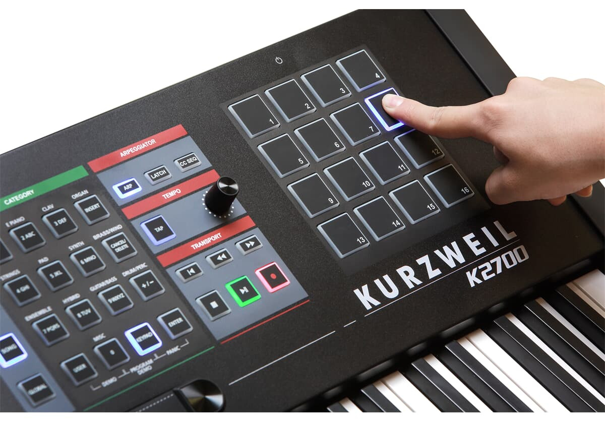 Kurzweil K2700 - syntezator, sampler, stacja robocza, workstation / synthesiser
