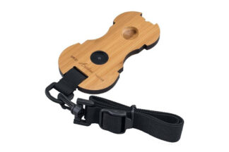 Artino SP-26 - podstawka pod nóżkę ARTINO drewniana z paskiem w kształcie instrumentu