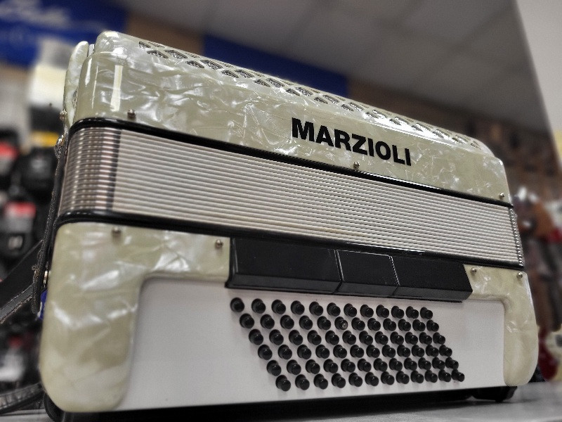 MANTOVANELLI 72 bas, 4-chórowy akordeon używany, w idealnym stanie, z gwarancją !
