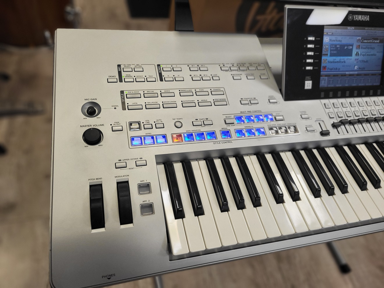 YAMAHA TYROS 4 - Profesjonalny aranżer, z dyskiem 250GB, pulpitem, pokrowcem + STYLE
