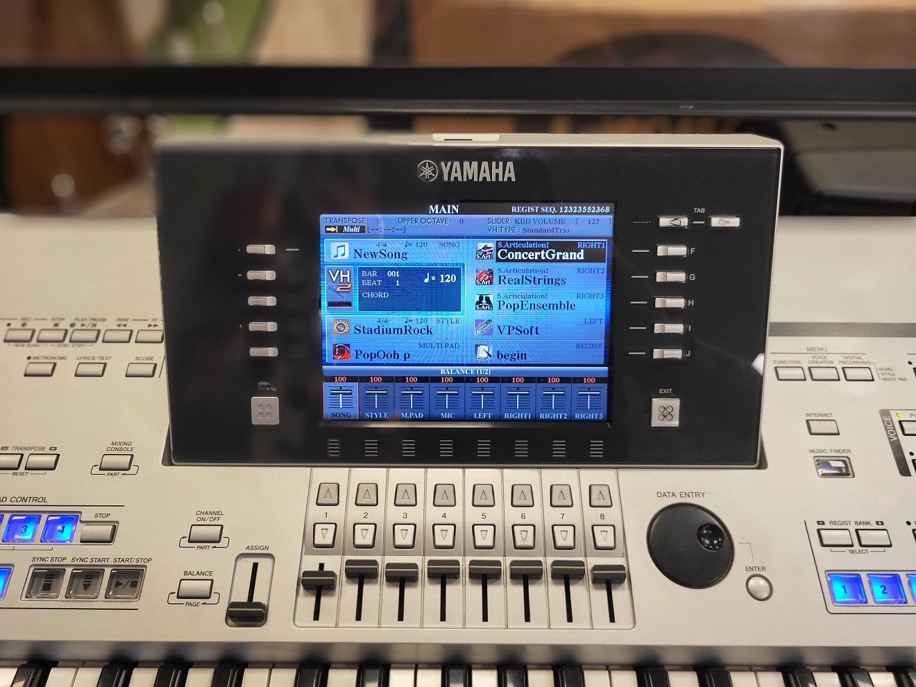 YAMAHA TYROS 4 - Profesjonalny aranżer, z dyskiem 250GB, pulpitem, pokrowcem + STYLE