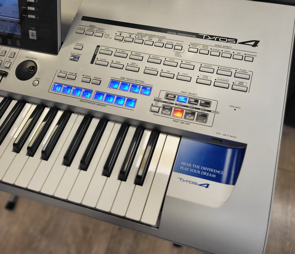 YAMAHA TYROS 4 - Profesjonalny aranżer, z dyskiem 250GB, pulpitem, pokrowcem + STYLE