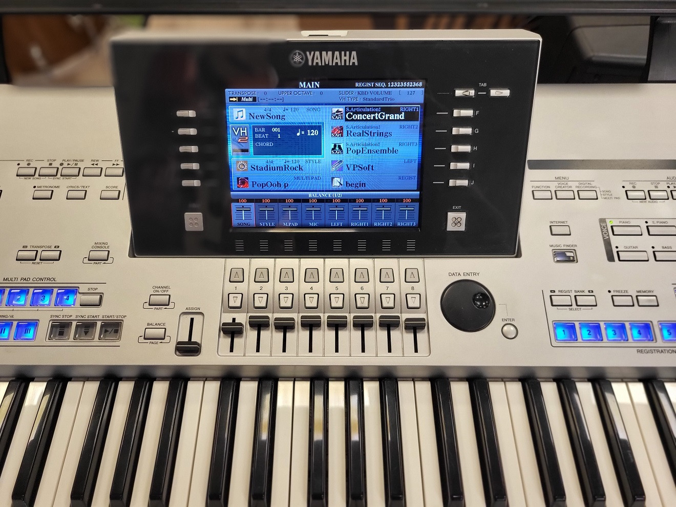 YAMAHA TYROS 4 - Profesjonalny aranżer, z dyskiem 250GB, pulpitem, pokrowcem + STYLE
