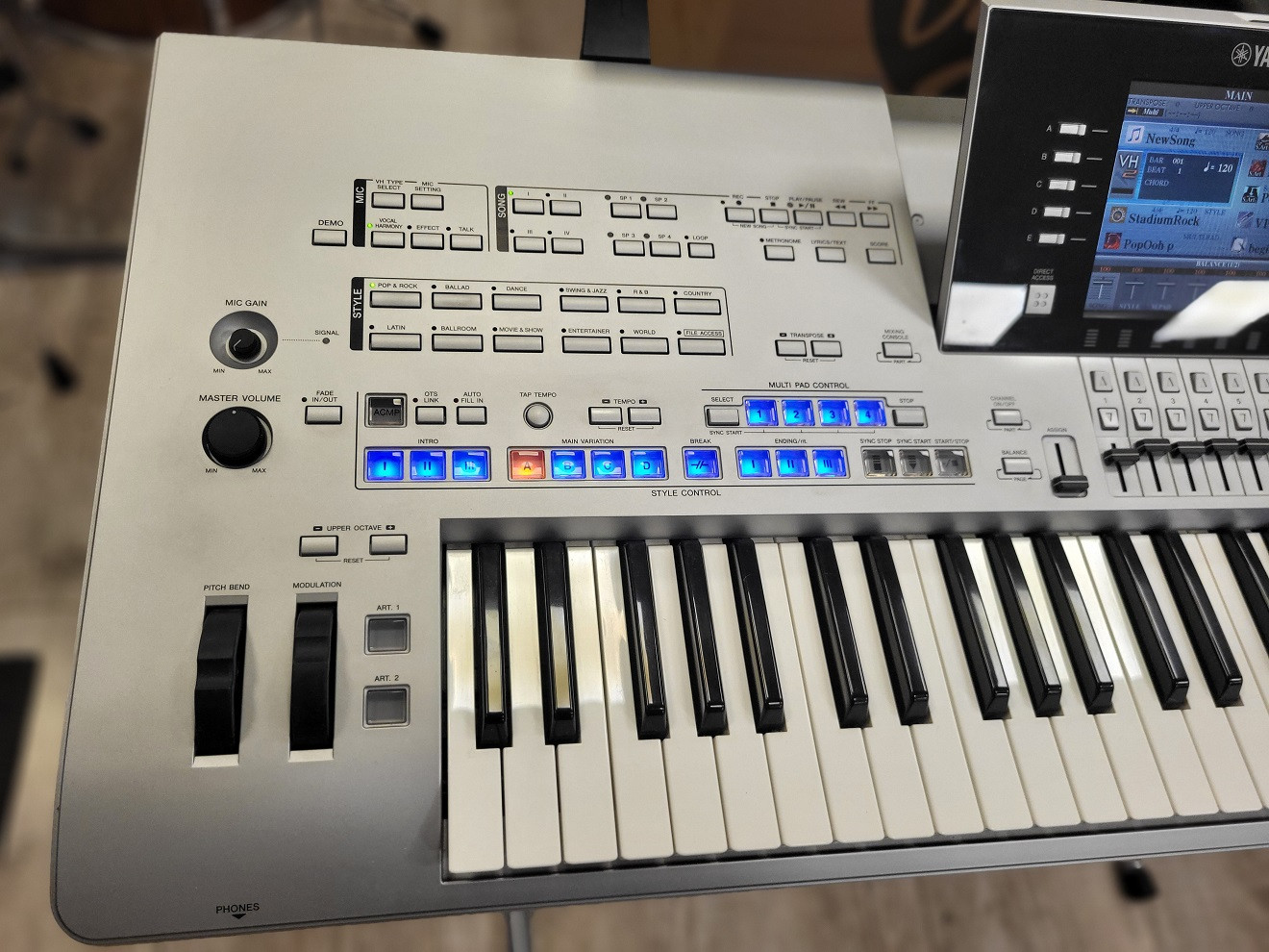 YAMAHA TYROS 4 - Profesjonalny aranżer, z dyskiem 250GB, pulpitem, pokrowcem + STYLE