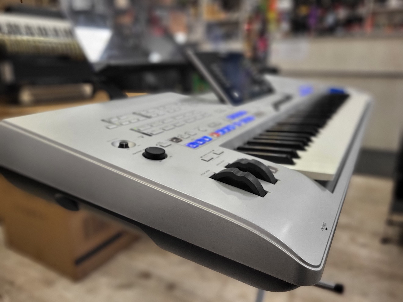 YAMAHA TYROS 4 - Profesjonalny aranżer, z dyskiem 250GB, pulpitem, pokrowcem + STYLE