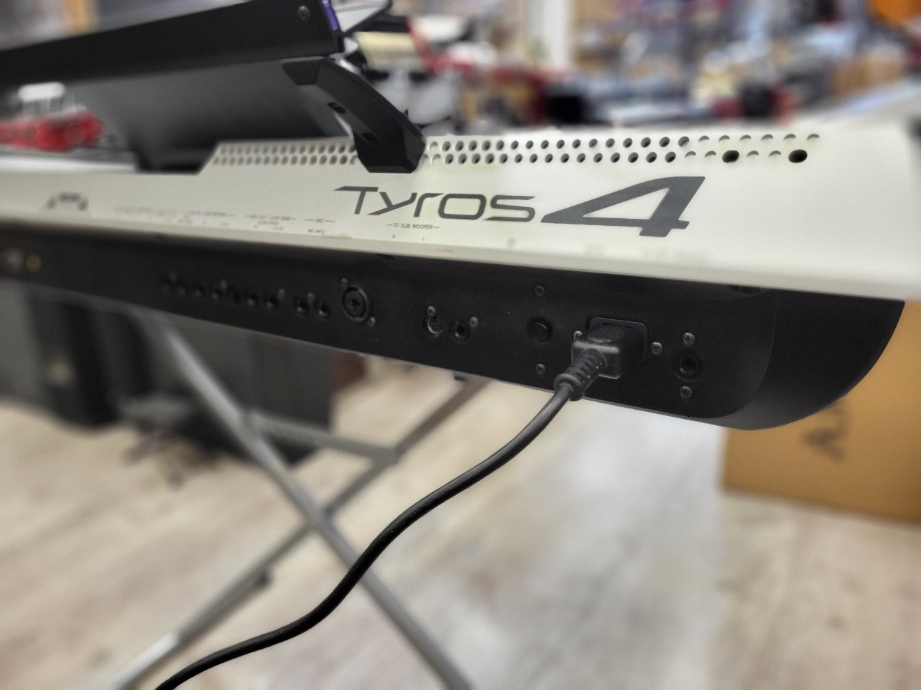 YAMAHA TYROS 4 - Profesjonalny aranżer, z dyskiem 250GB, pulpitem, pokrowcem + STYLE