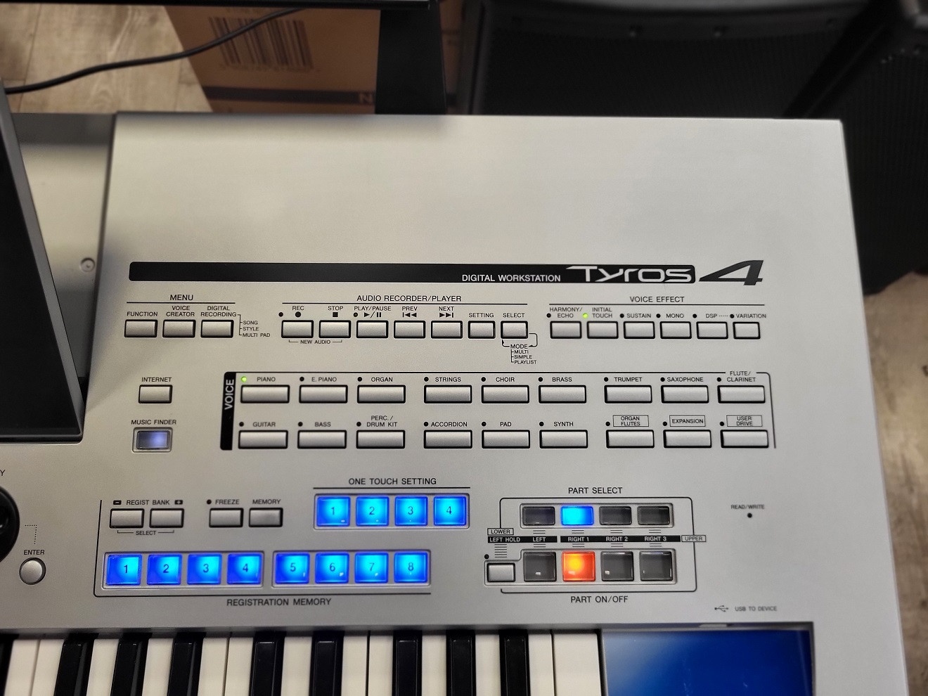 YAMAHA TYROS 4 - Profesjonalny aranżer, z dyskiem 250GB, pulpitem, pokrowcem + STYLE