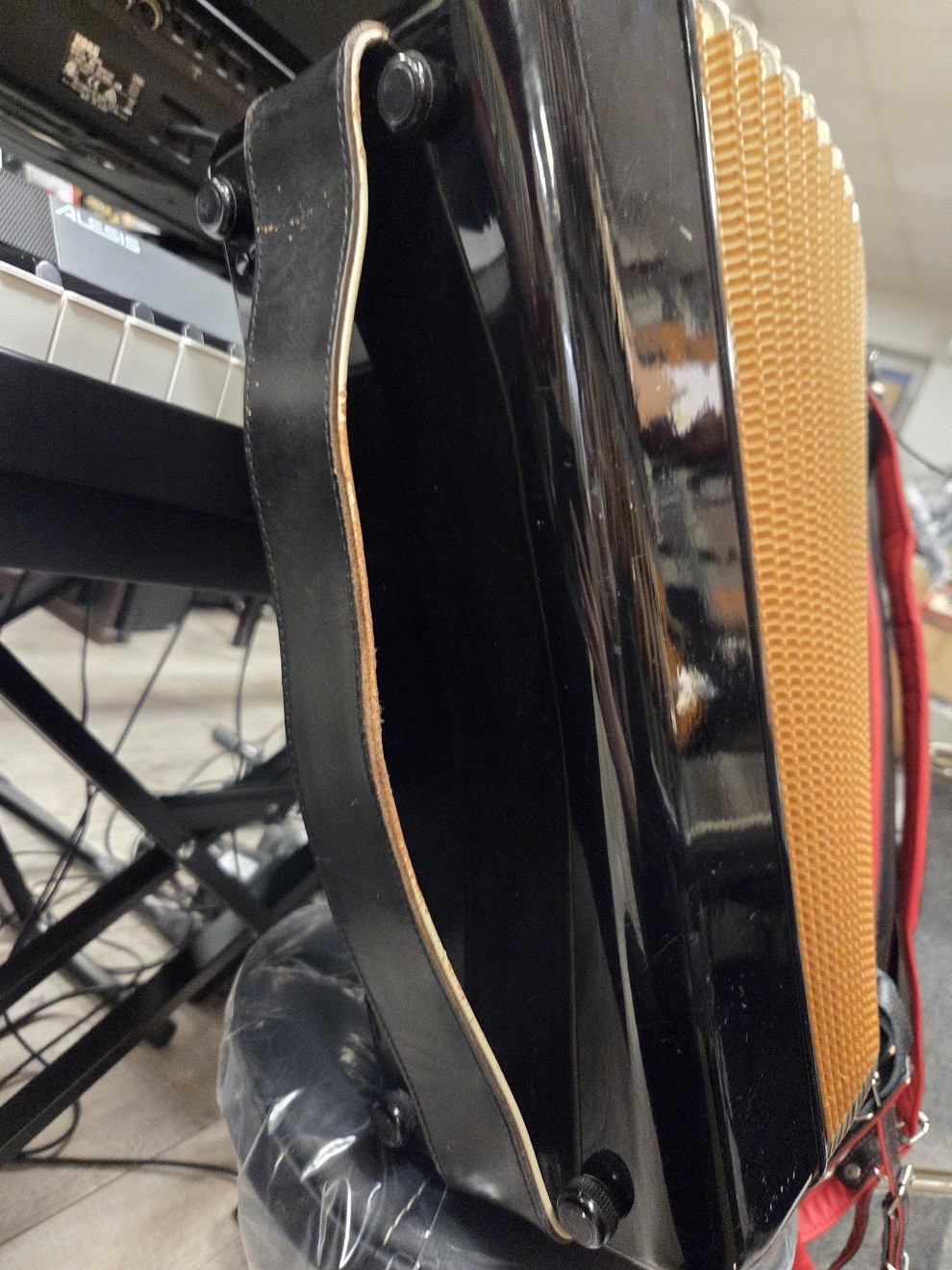 HOHNER Lucia IV P - Akordeon 96 basowy z futerałem i szelkami